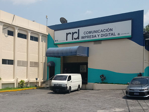 Vista exterior del edificio de oficinas de RRD en El Salvador