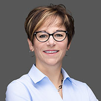 headshot of Lisa Pruett