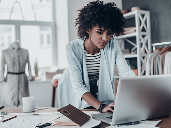 local manager executing email marketing on laptop